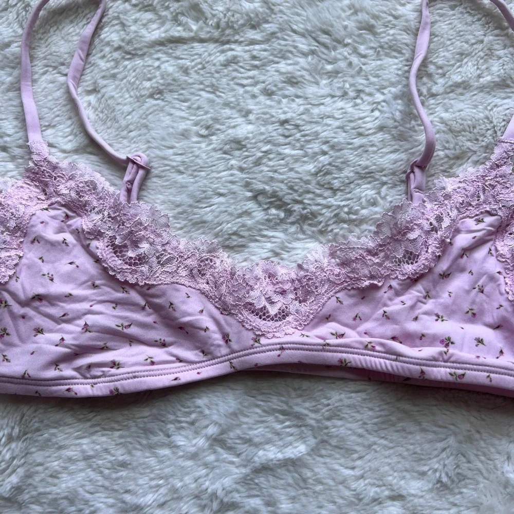 SKIMS bralette features